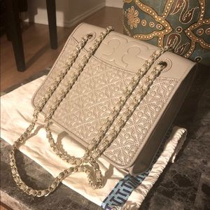 Tory Burch bag 8”5”3” like new